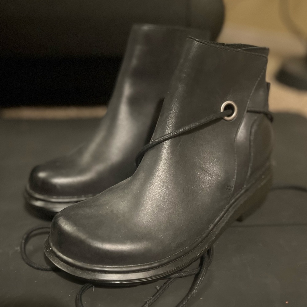 Dr. Martens Women's Shelby Chukka Boot